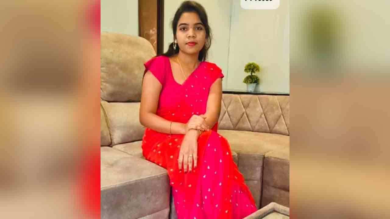 ప్రేమ పేరుతో వేధింపులు.. యువతి బలవన్మరణం