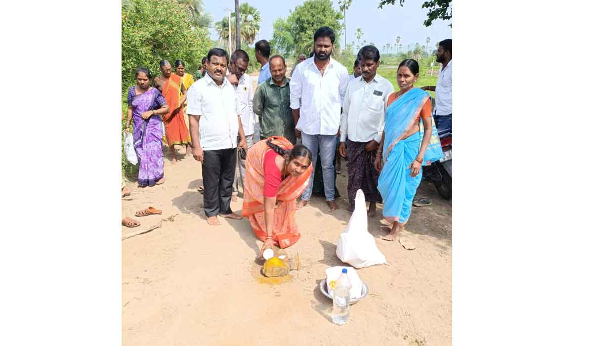 Ramayyapalli | రామయ్యపల్లిలో సీసీ రోడ్ల నిర్మాణానికి భూమి పూజ