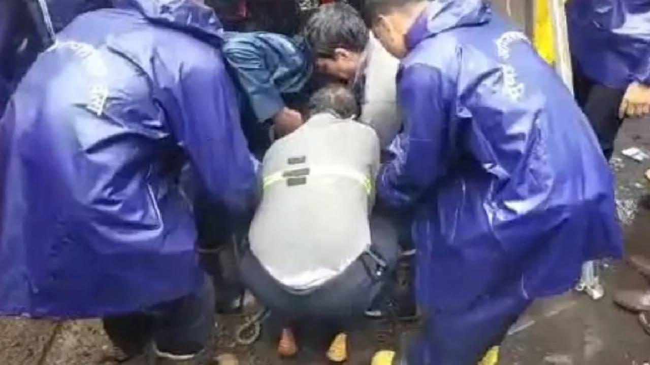 Mumbai rains | ముంబైలో భారీ వర్షాలు.. మ్యాన్‌హోల్‌లో పడి ఒకరి మృతి.. వర్షాలతో మూడో మరణం