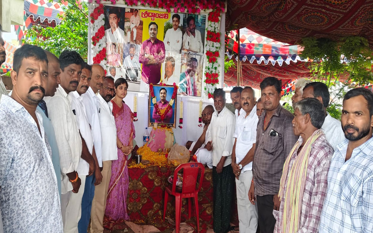 ప‌లు కుటుంబాల‌కు మనీషాలక్ష్మి పరామర్శ