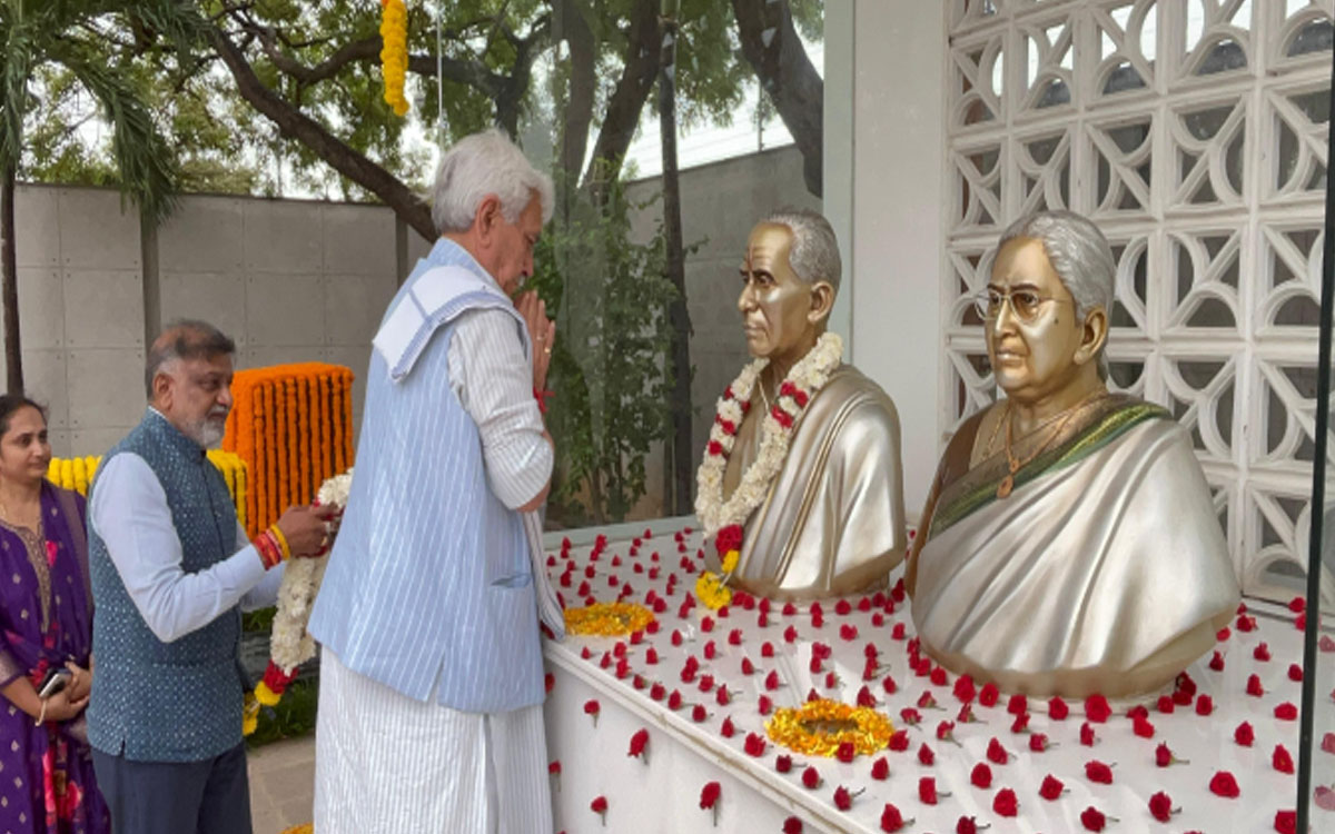 నామ తల్లిదండ్రుల స్మృతి వ‌నాన్ని సంద‌ర్శించిన జమ్మూ & కాశ్మీర్ లెఫ్టినెంట్ గవర్నర్