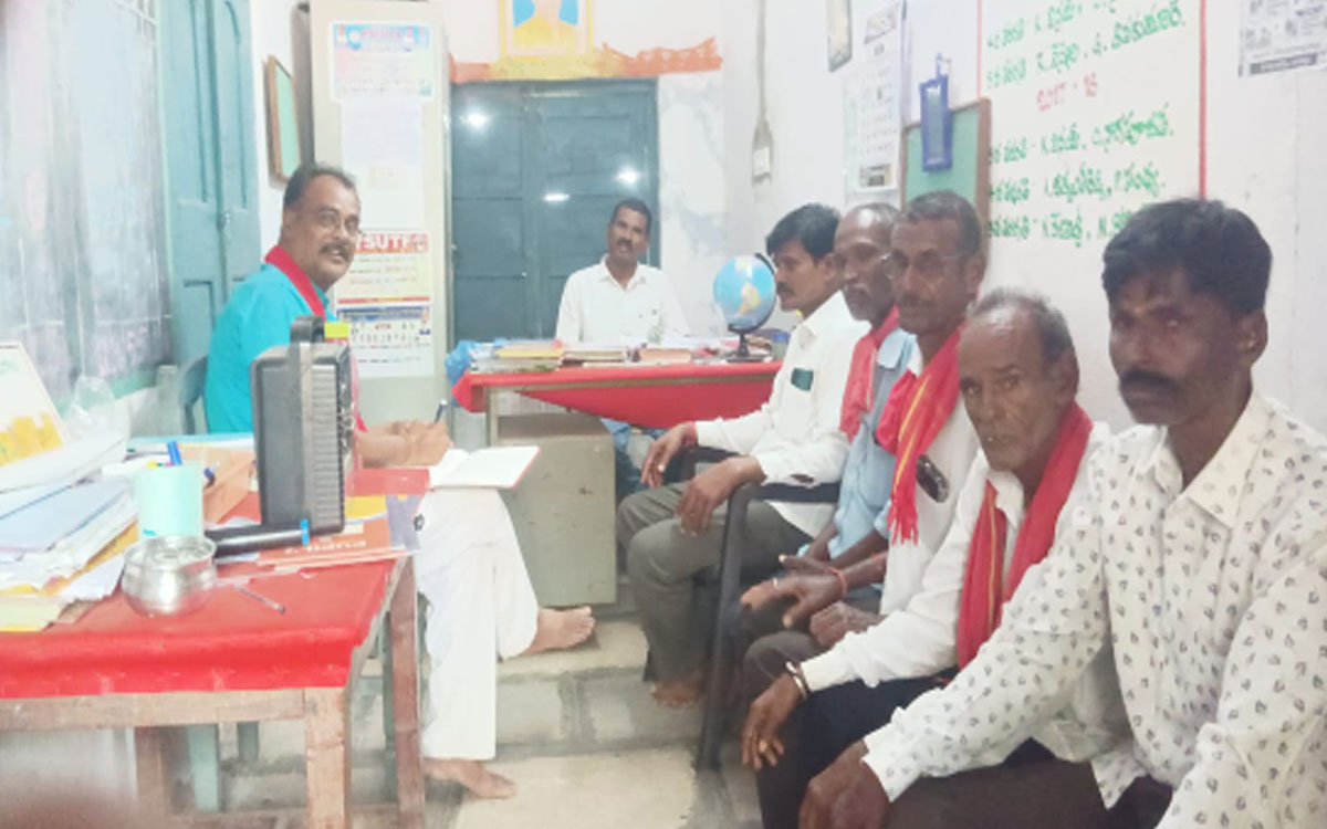 ‘బీచ్ మహల్ హైస్కూల్‌లో టీచర్ల కొరత భర్తీ చేయాలి’