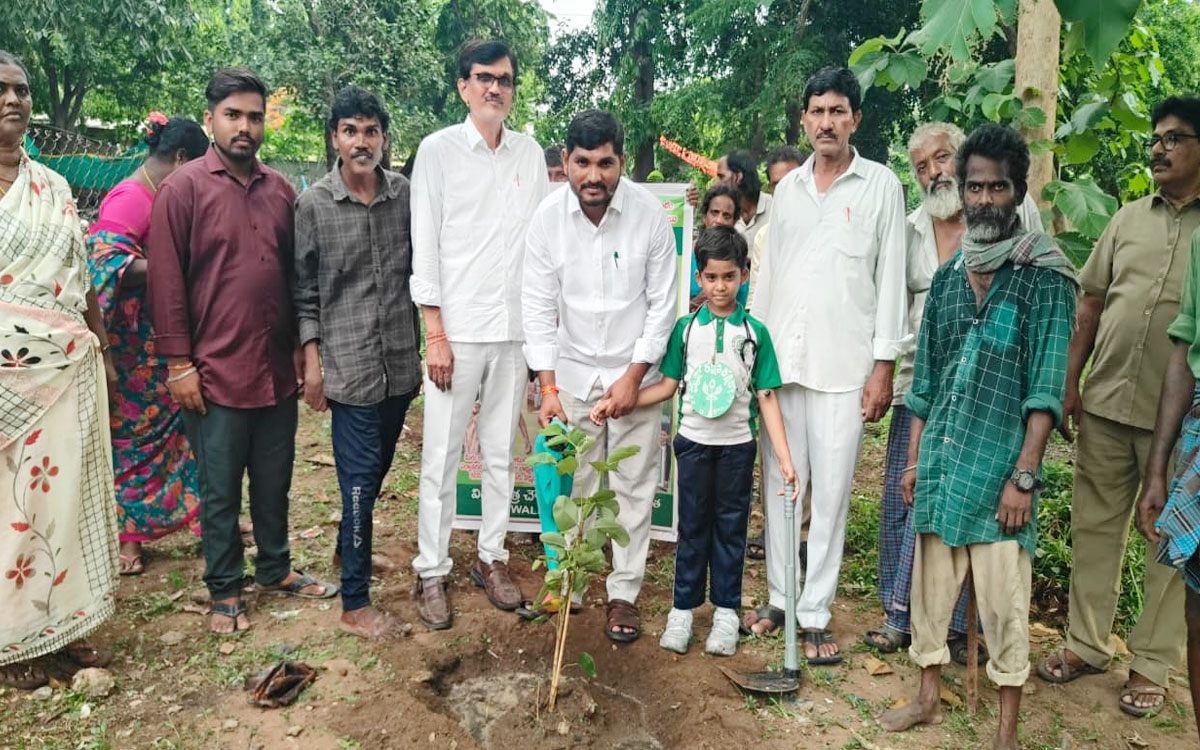 విద్యార్థులందరూ విశ్వామిత్రను ఆదర్శంగా తీసుకోవాలి : మేయర్ గణేష్