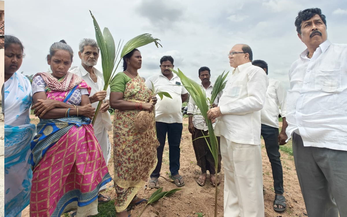 పేద, గిరిజన రైతులపై అక్రమ కేసులు సరికాదు : మాజీ ఎమ్మెల్యే మెచ్చా నాగేశ్వ‌ర్‌రావు