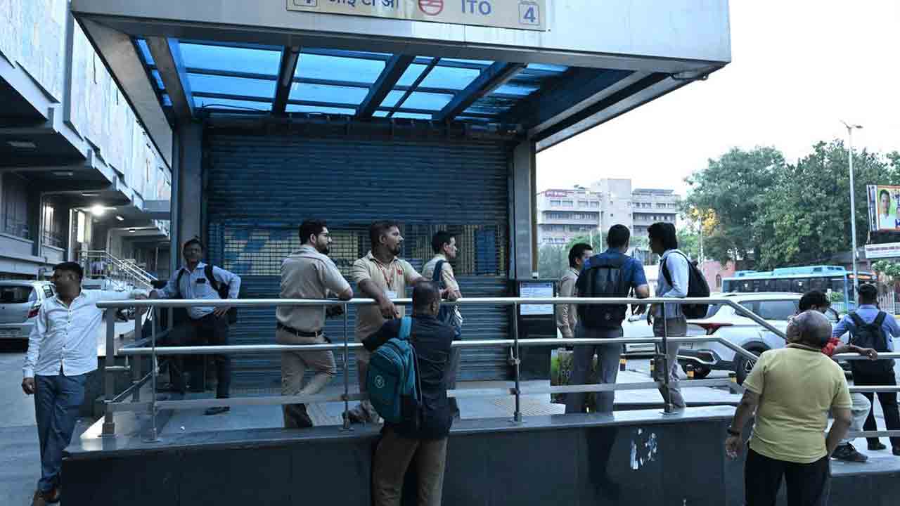 Delhi metro | ఢిల్లీలో వరుసగా మూడవ రోజు మెట్రో స్టేషన్ల మూసివేత
