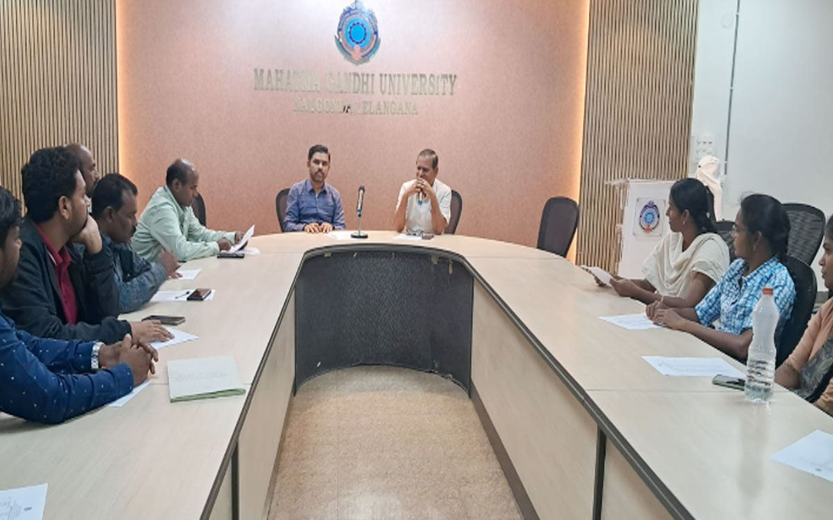 క్రీడ‌ల్లో విద్యార్థుల భాగ‌స్వామ్యం పెంచాలి : ఎంజీయూ రిజిస్ట్రార్ కొప్పుల అంజిరెడ్డి