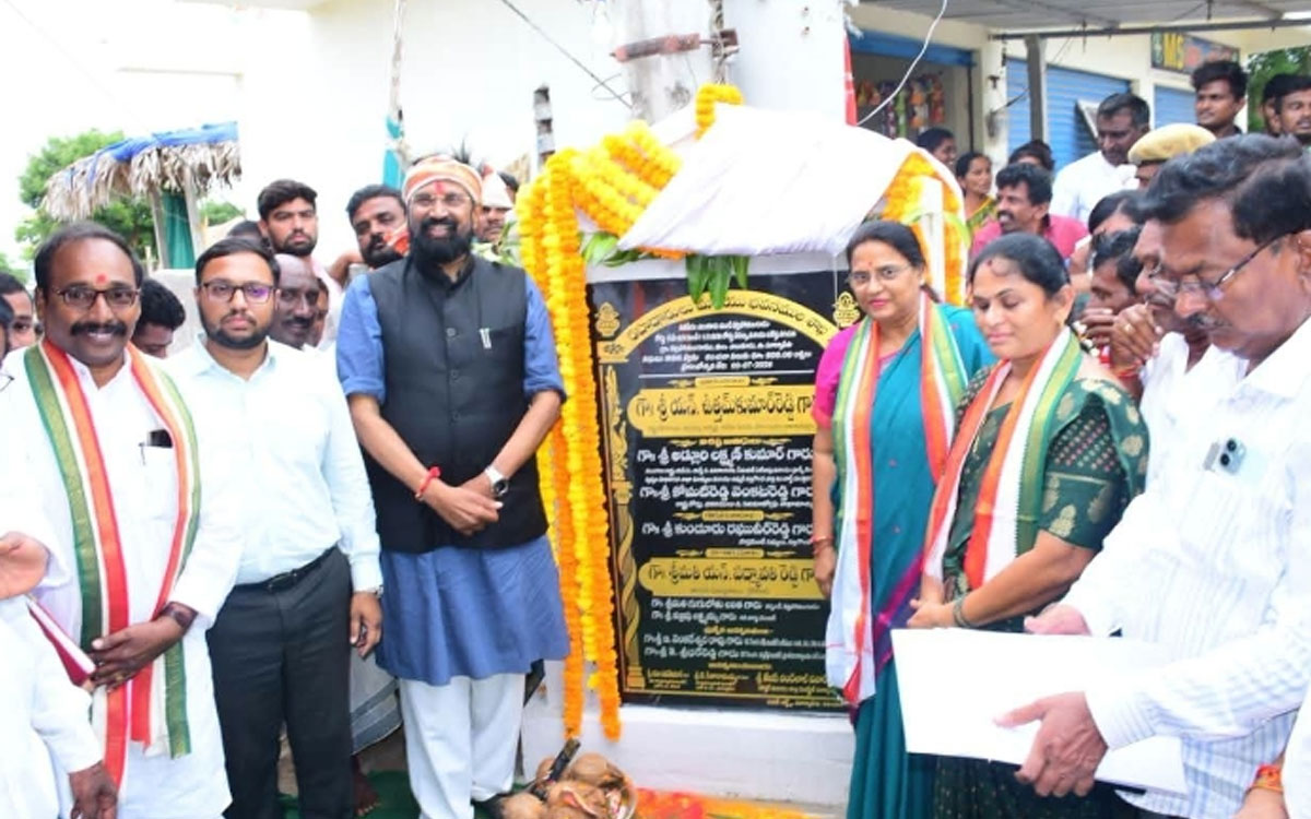 రైతులు తక్కువ నీటితో సాగయ్యే పంటలు ఎంచుకోవాలి : మంత్రి ఉత్త‌మ్‌