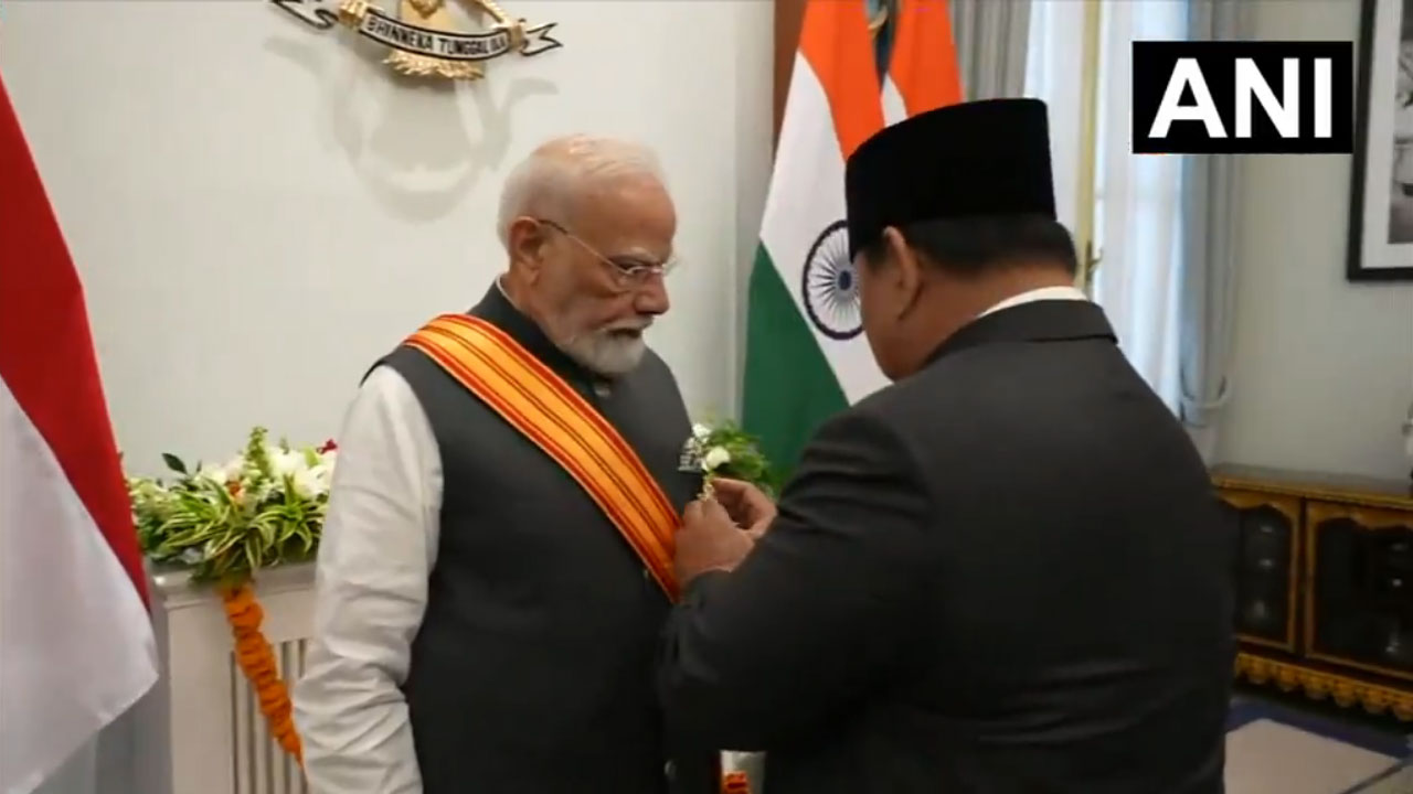 PM Modi: అత్యున్న‌త పుర‌స్కారంతో ప్ర‌ధాని మోదీని స‌త్క‌రించిన ఇండోనేషియా