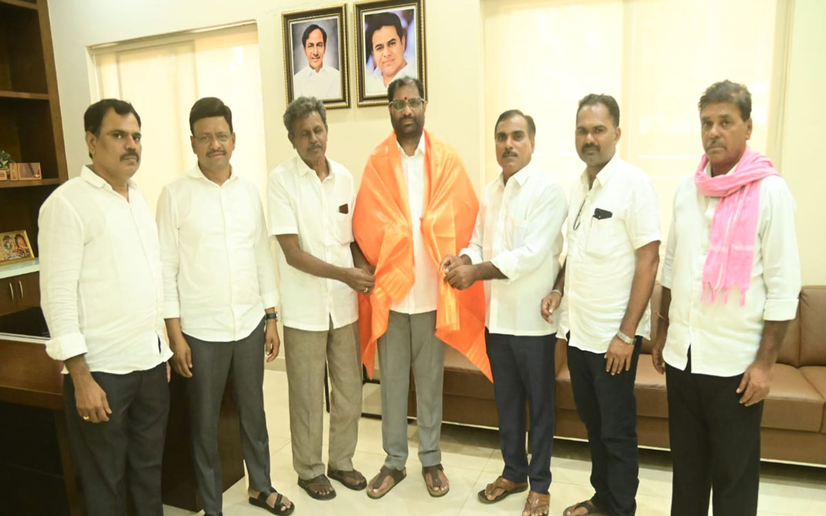 ఎంపీ వద్దిరాజుకు బీఆర్ఎస్‌ సింగరేణి మండల నాయ‌కుల స‌న్మానం