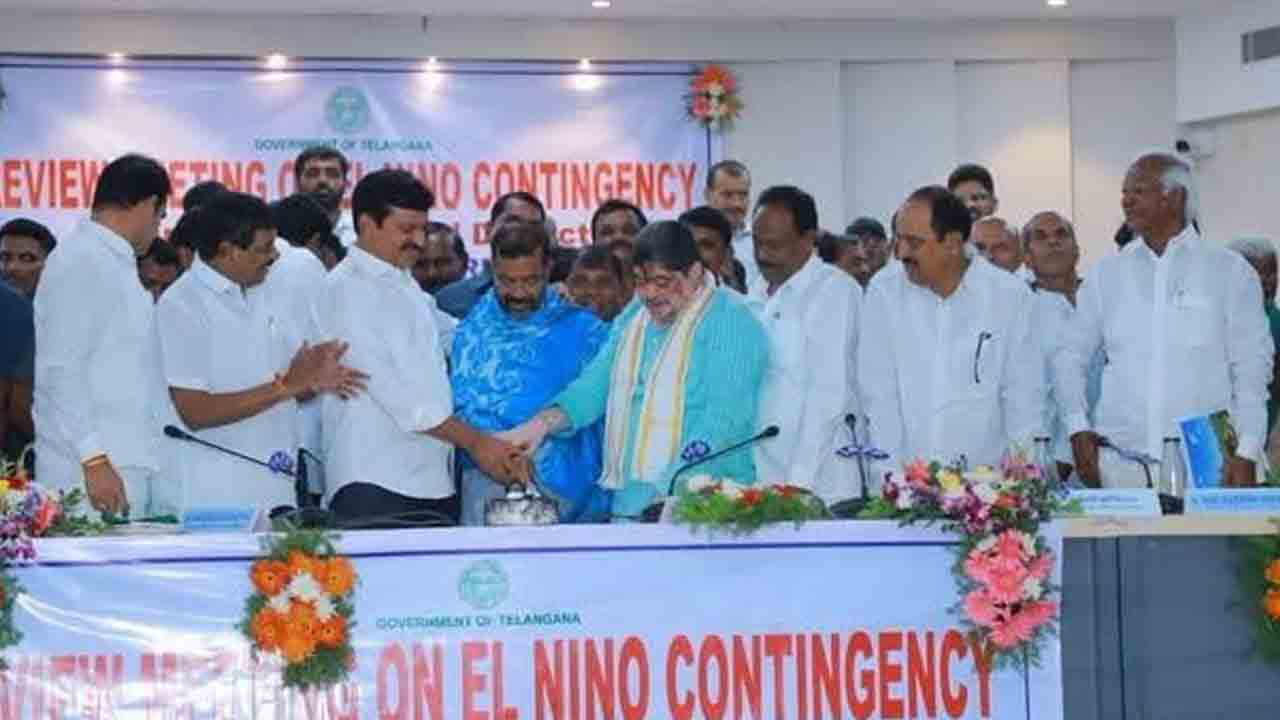 MLA Birth Day | కలెక్టర్ ఆఫీసా లేక కాంగ్రెస్ పార్టీ ఆఫీసా.. ఎమ్మెల్యే పుట్టినరోజు వేడుకలపై భగ్గుంటున్న ప్రజలు..!