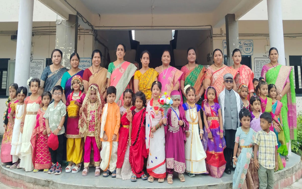 నల్లగొండ పబ్లిక్ స్కూల్‌లో ఘనంగా ట్రెడిషనల్ డ్రెస్ డే