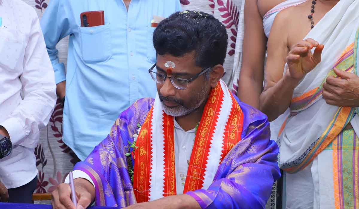 Vemulawada | డీఈవోగా బాధ్యతలు స్వీకరించిన నవీన్.. భీమేశ్వర ఆలయంలో ప్రత్యేక పూజలు