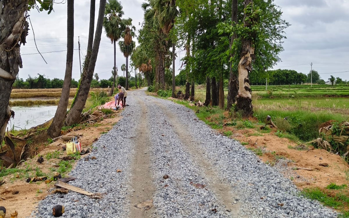 కంకరపై ప్రయాణం… నరకప్రాయం