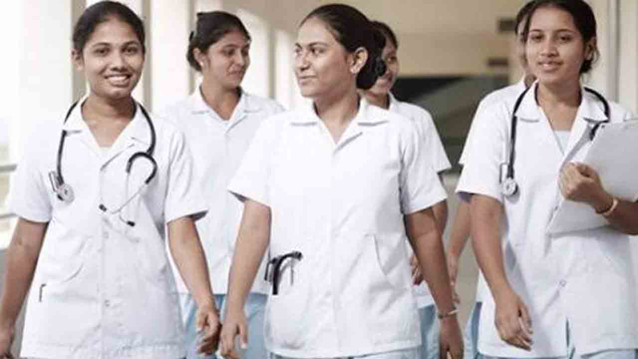 నర్సింగ్‌ ఆఫీసర్లకు వెబ్‌ కౌన్సెలింగ్‌ నిర్వహించాలి