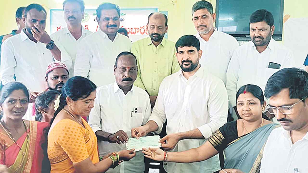 హామీల అమలులో కాంగ్రెస్‌ విఫలం