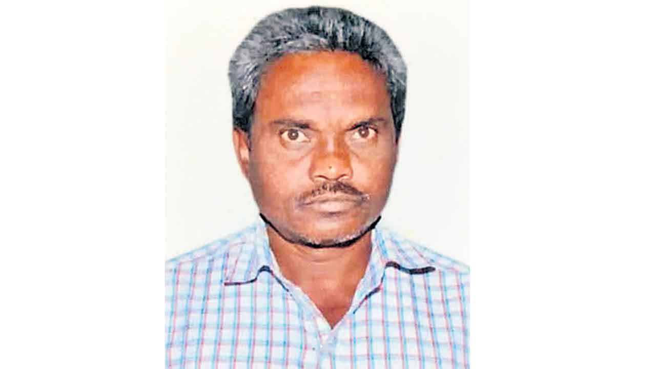 అనారోగ్యంతో సమ్మక్క పూజారి మృతి