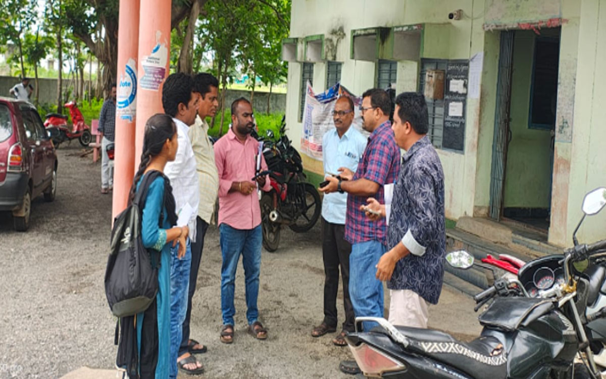 కారేప‌ల్లి తాసీల్దార్ కార్యాల‌య‌ నూతన భవనం పరిశీలన