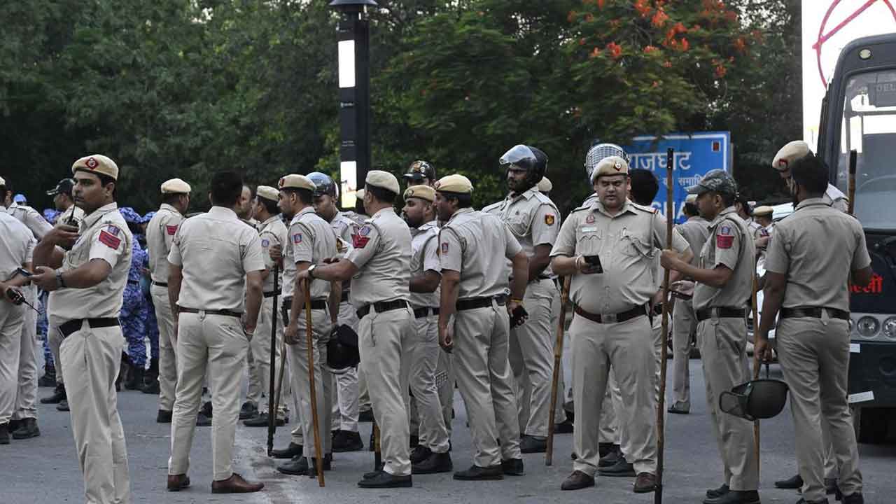 ఢిల్లీ పోలీసులు ఎవరినైనా అరెస్టు చేయొచ్చు!