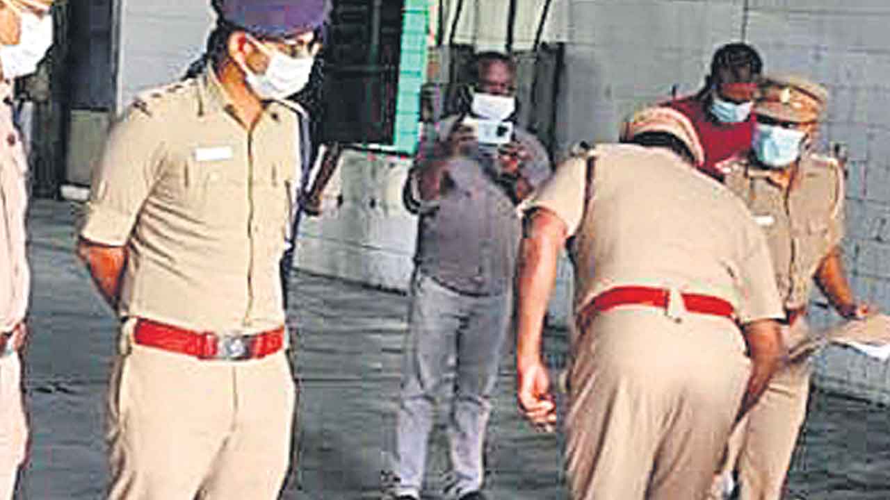 పాత నేరస్థులపై నిఘా ఏది
