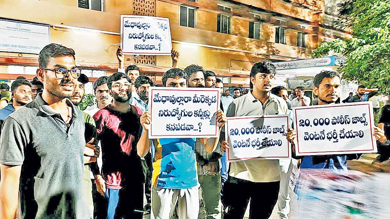 నిరుద్యోగ జేఏసీ నేతల అరెస్ట్‌