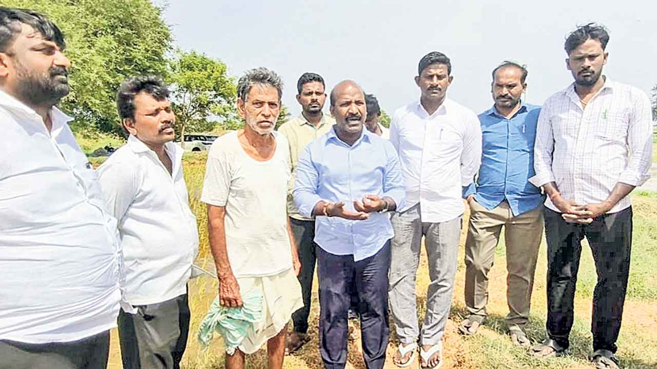 కాంగ్రెస్‌ పాలనలో రైతులకు కరెంట్‌ కష్టాలు