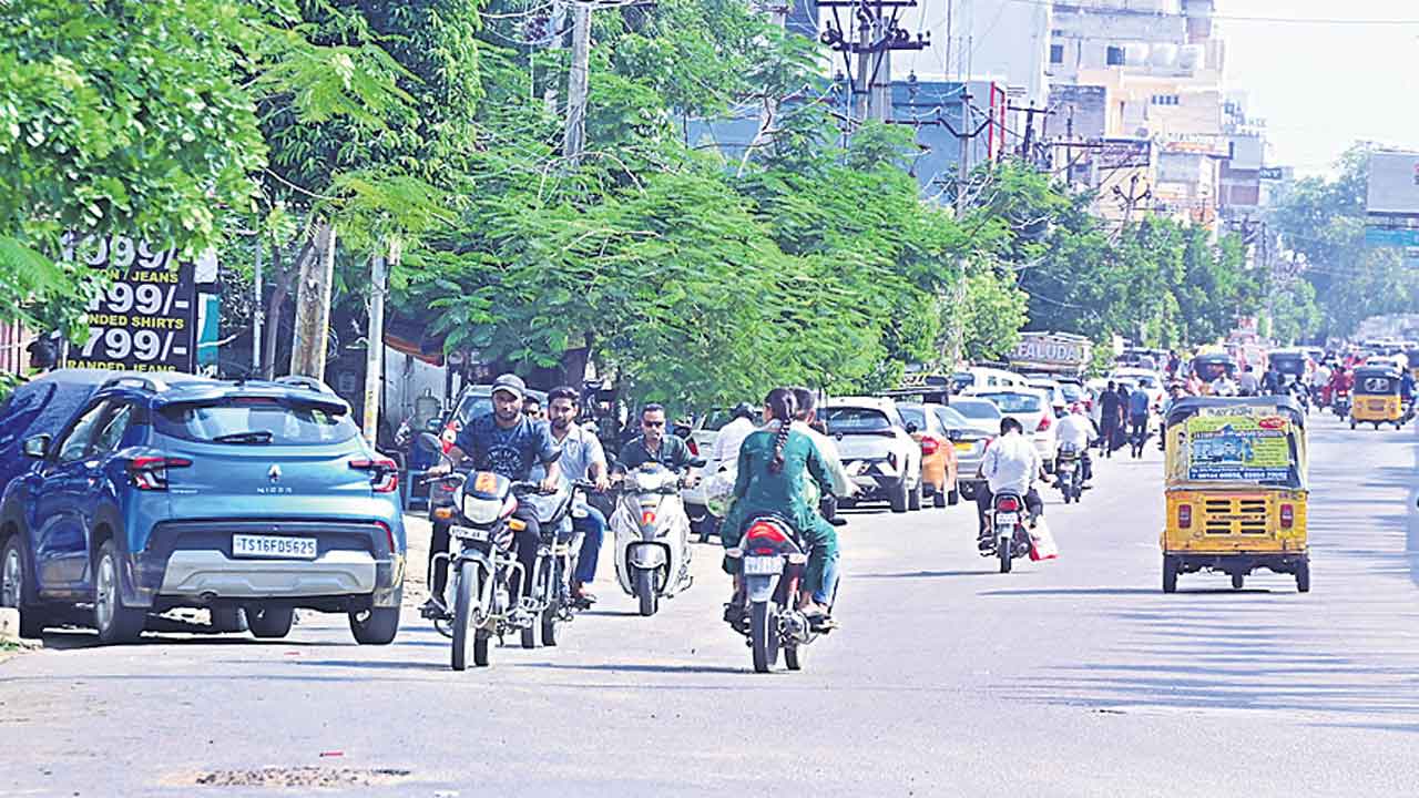 నగరంలో ట్రాఫిక్‌ సమస్యలు