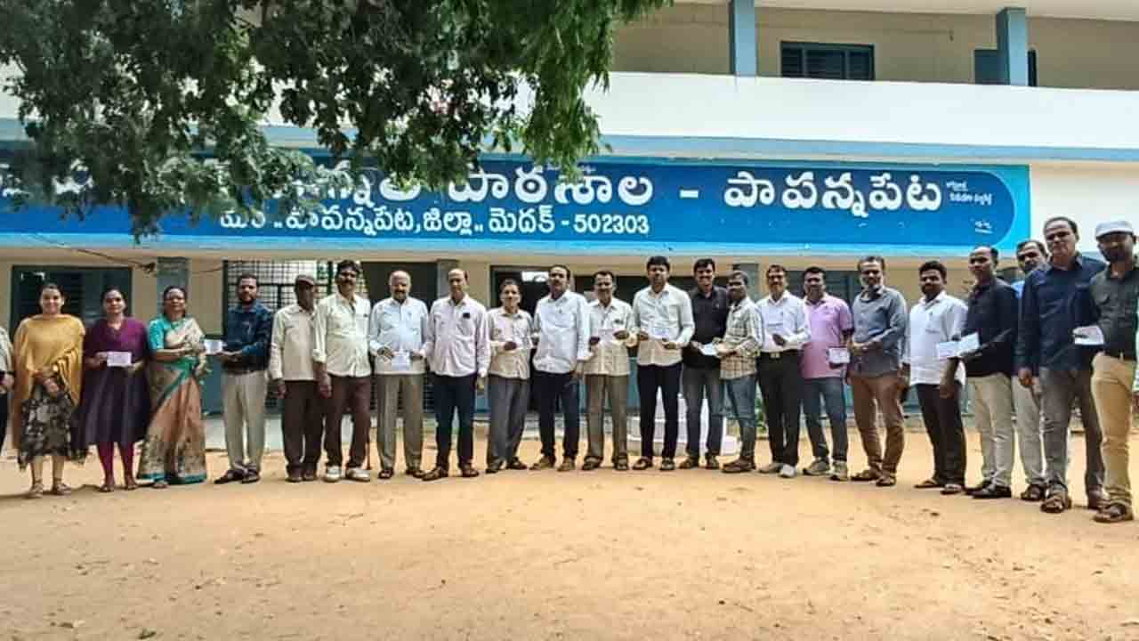 రాష్ట్ర ప్రభుత్వం వెంటనే పీర్సీ ప్రకటించాలి   : పీఆర్టీయూ నాయకులు