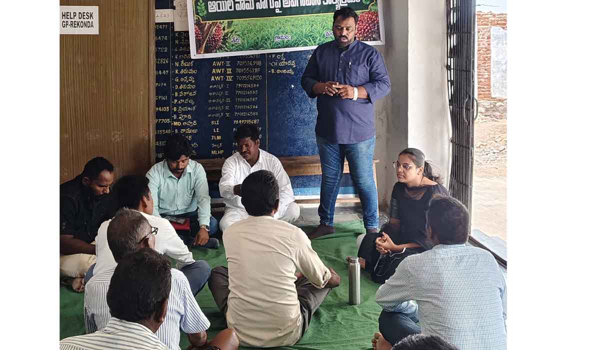 Chigurumamidi | ఆరుతడి పంటలపై దృష్టి సారించాలి.. చిగురుమామిడి ఏవో పున్నం చందర్‌ రెడ్డి