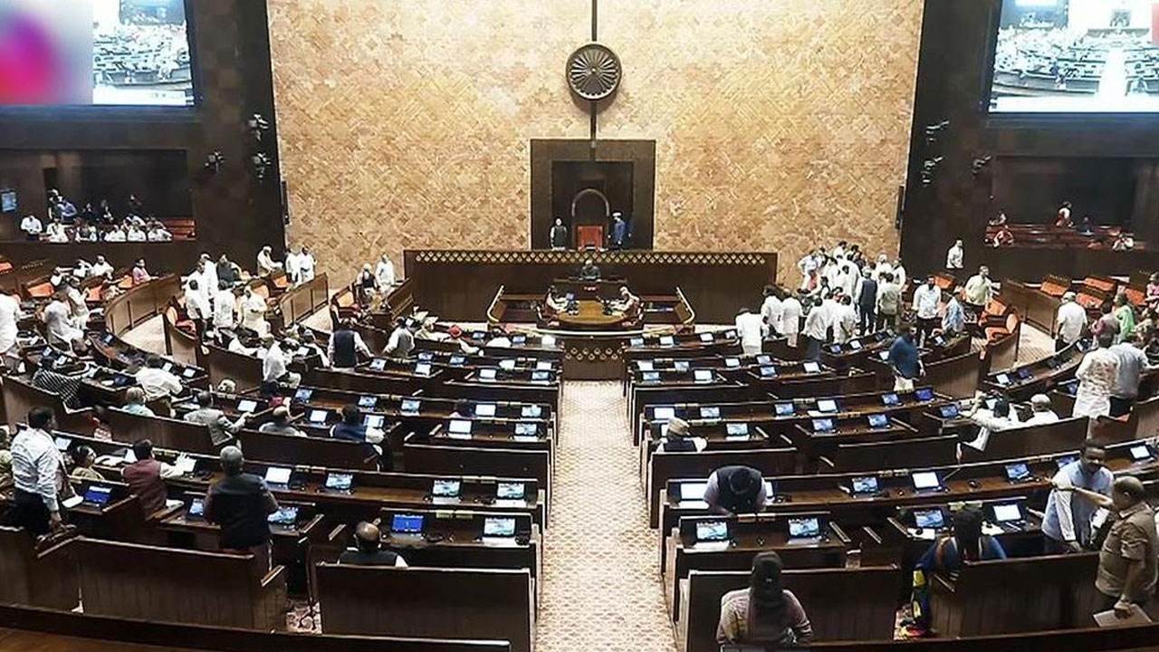Parliament: అమిత్ షా స్టేట్మెంట్ ఇవ్వాలి.. ఉభ‌య‌స‌భ‌లు వాయిదా