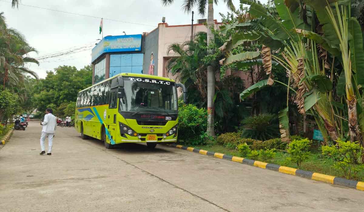 Ramagundam | రామగుండం బల్దియాకు చుక్కెదురు.. కదలని బస్సులు.. కనిపించని కార్పొరేటర్లు