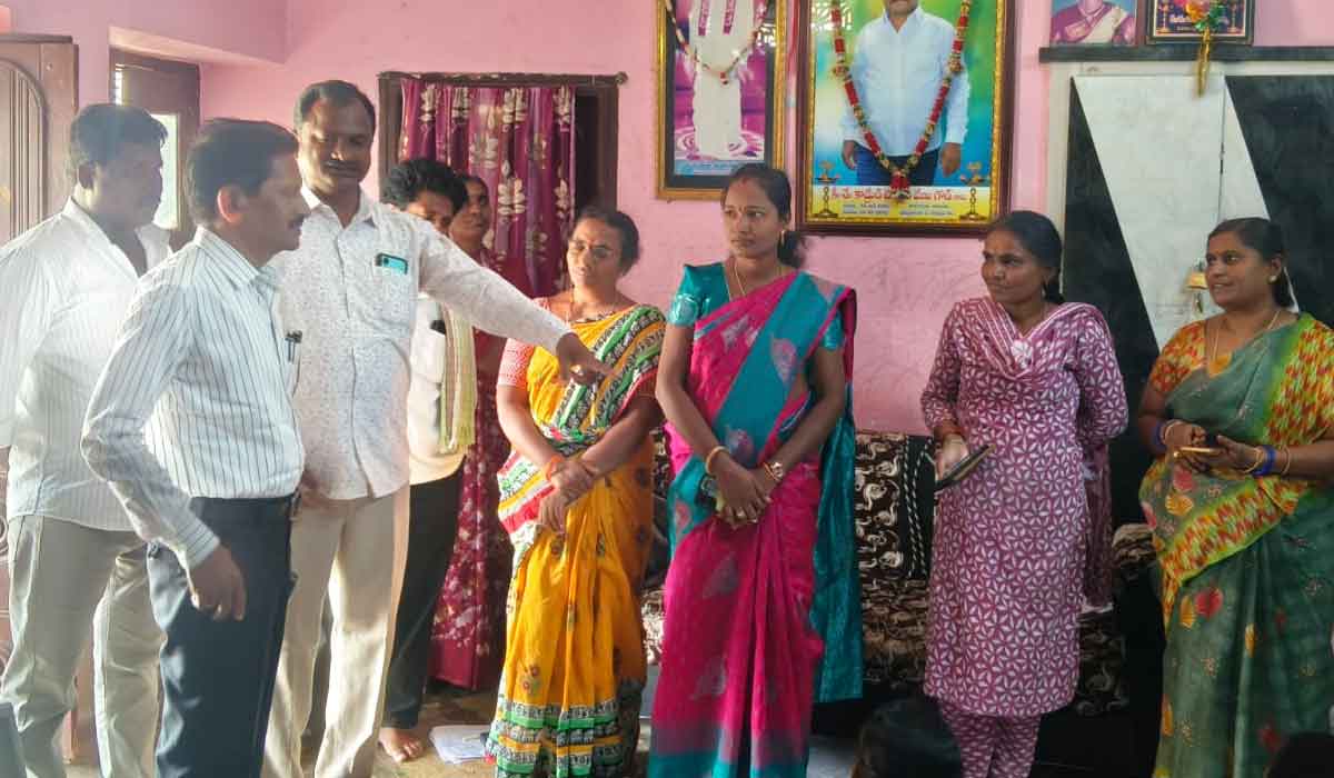 Chigurumamidi | సర్ ఓటర్ సవరణ ప్రక్రియ వేగవంతం చేయాలి.. చిగురుమామిడి ఎంపీడీవో రామోహ్మన్‌చారి