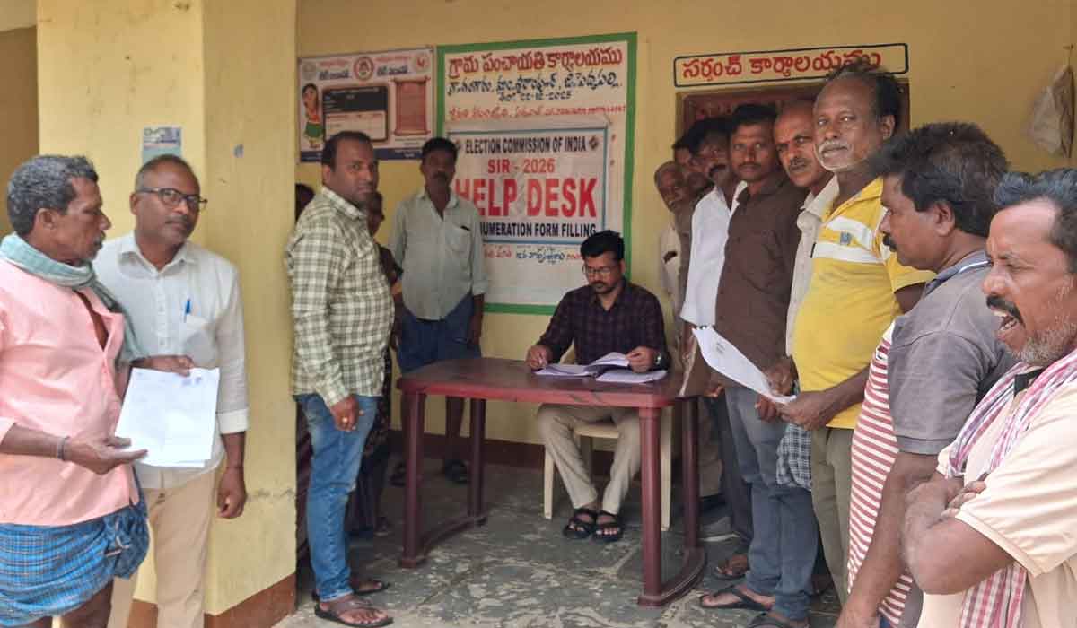 Help desk | సర్ విజయవంతం కోసం కాల్వశ్రీరాంపూర్‌ మండలంలో హెల్ప్ డెస్క్ ప్రారంభం