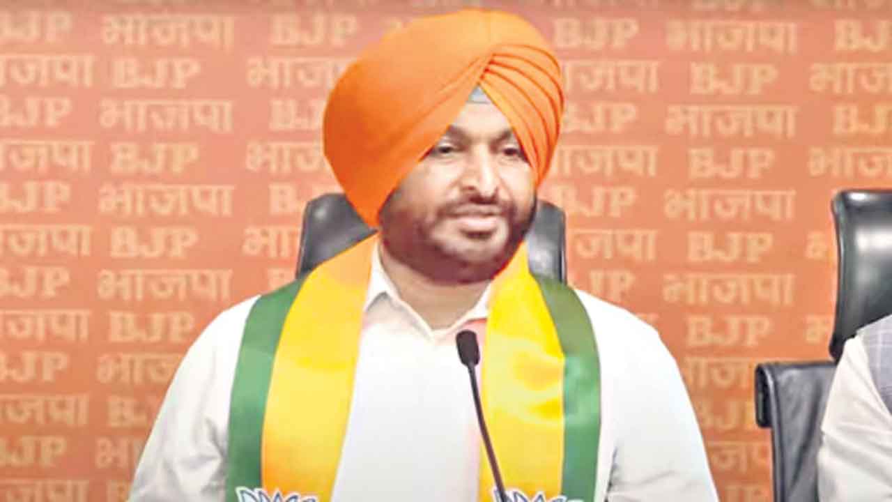రైల్వే సహాయ మంత్రి రవ్‌నీత్‌ సింగ్‌ రాజీనామా