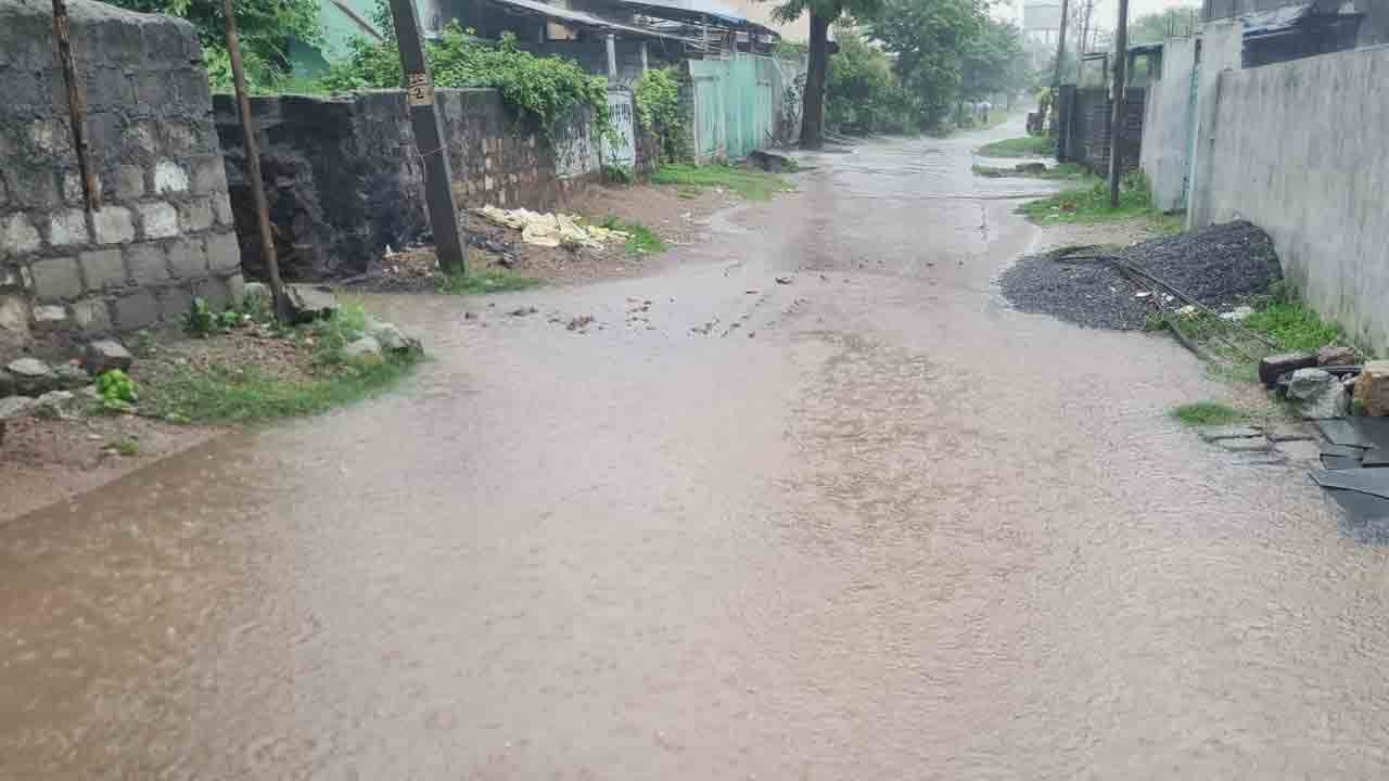 Rajvi Colony | చెరువులను తలపిస్తున్న రజ్వీ కాలనీ రహదారులు