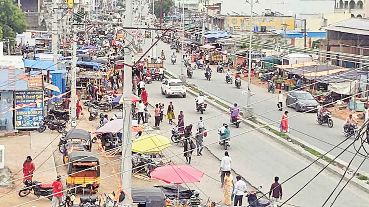 రోడ్డు విస్తరణకు గ్రహణం