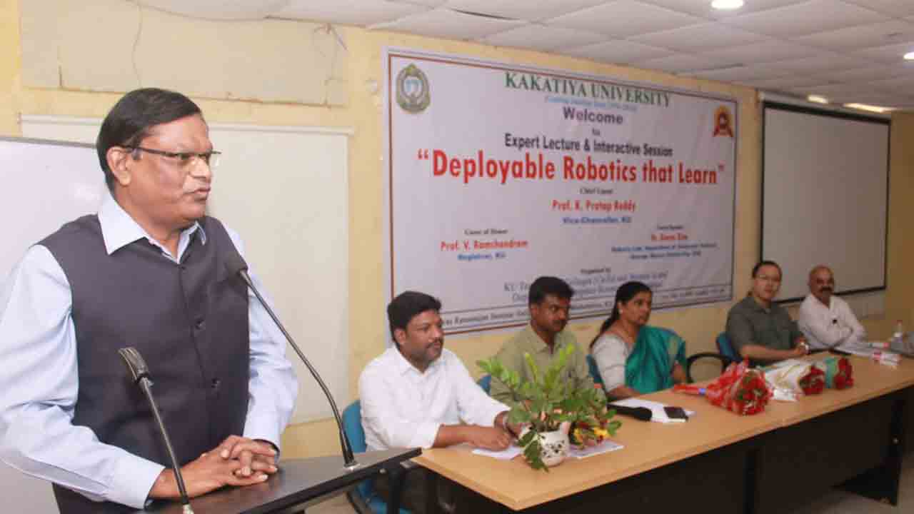 Robotics | రోబోటిక్స్​అత్యంత వేగంగా రూపాంతరం చెందుతోంది : కేయూ వీసీ ప్రతాప్‌రెడ్డి