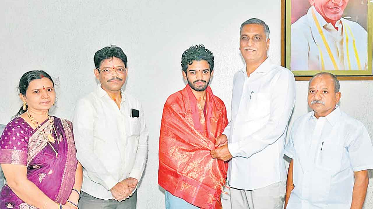 హరీశ్‌రావు సాయాన్ని మరువని రోహిత్‌