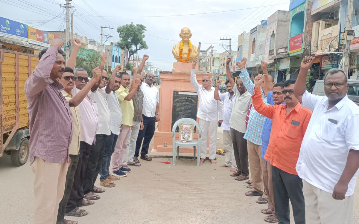 ‘మాజీ సీఎం రోశయ్య సేవలు మరువలేనివి’
