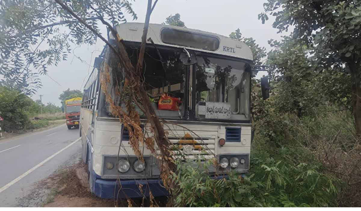 Korutla | కోరుట్లలో ఆర్టీసీ బస్సును చోరీ చేసిన దుండగుడు.. చేజ్ చేసి పట్టుకున్న పోలీసులు