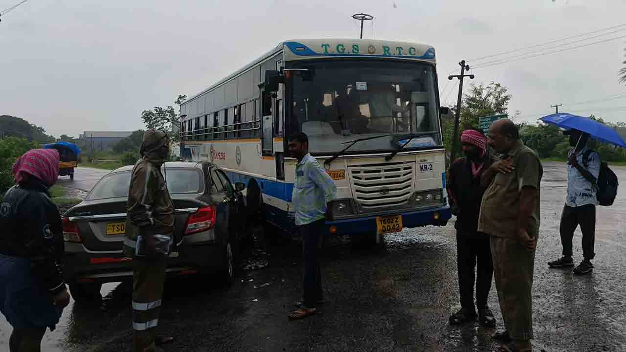 Road accident | ఆర్టీసీ బస్సు, కారు ఢీ.. తప్పిన ప్రమాదం