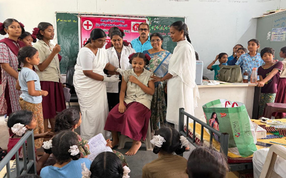 గురుకుల పాఠశాలలో ఆరోగ్య శిబిరం – విద్యార్థినులకు హెల్త్ ఎడ్యుకేషన్, టీకాలు