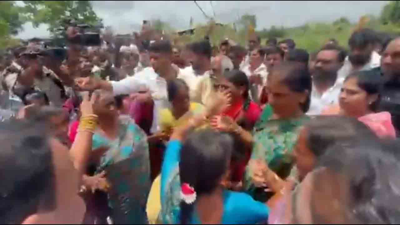 బహదూర్‌గూడ రైతులను పరామర్శించిన ఎమ్మెల్యే సబితా ఇంద్రారెడ్డి : వీడియో