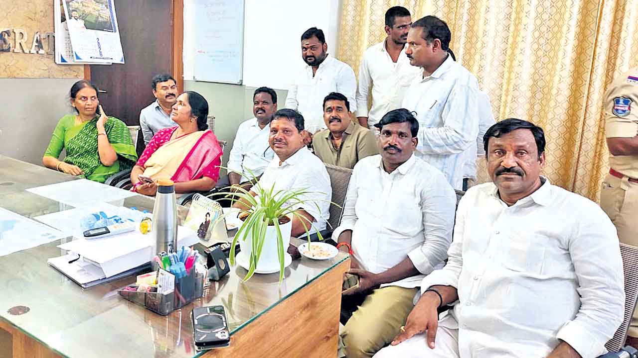 ఎమ్మెల్యే సబిత, బీఆర్‌ఎస్‌ నేతల అరెస్టు