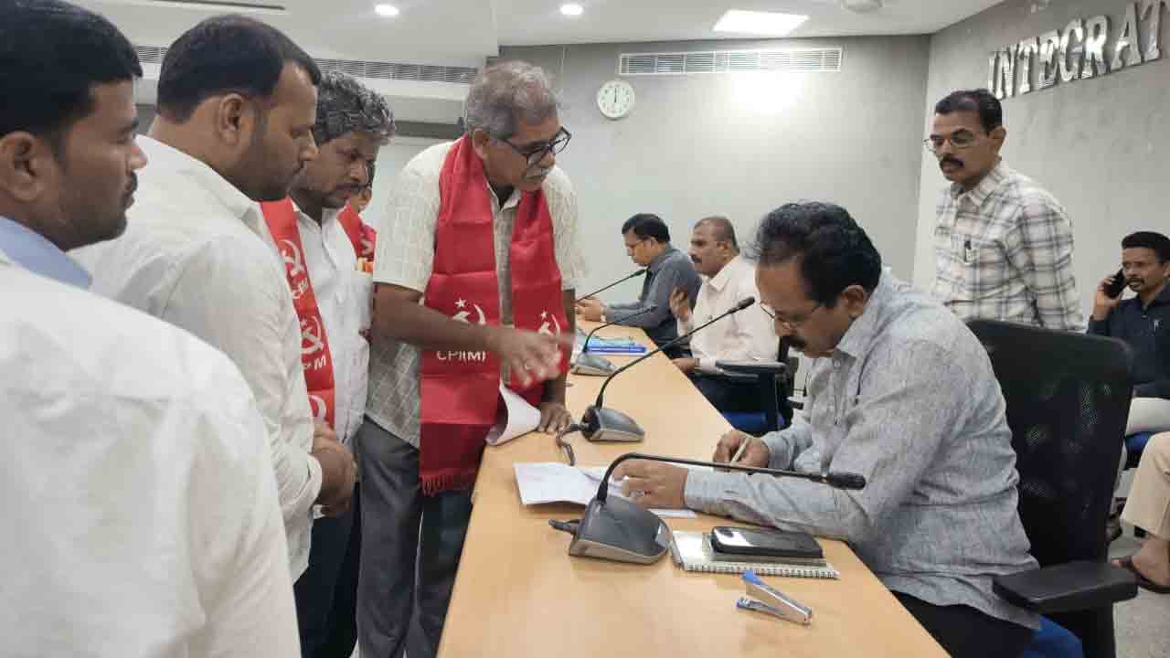 ప్రభుత్వ దవాఖానలో సమస్యలు పరిష్కరించాలని ప్రజావాణిలో వినతి