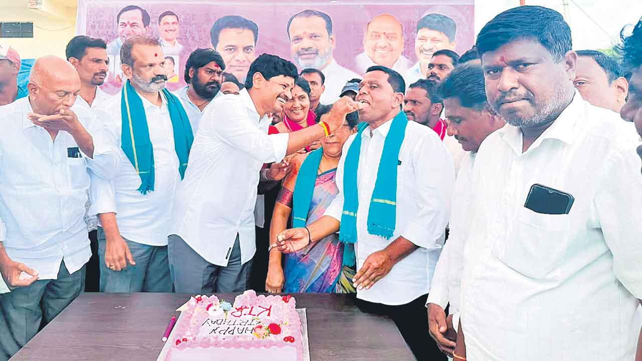 వర్ధిల్లు.. వందేండ్లు.. పండుగలా కేటీఆర్‌ పుట్టినరోజు వేడుకలు