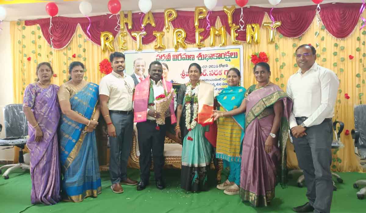 Korutla | కోరుట్లలో పదవీ విరమణ ఉద్యోగి సరళకి ఘన సన్మానం
