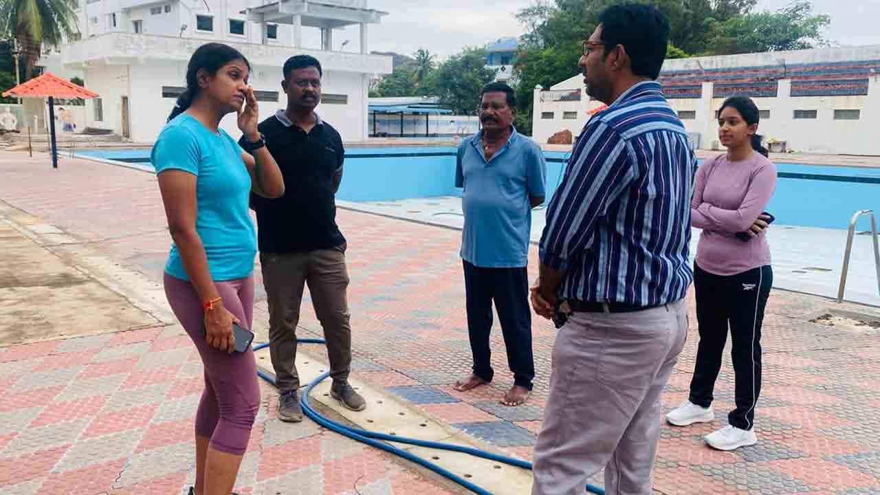 Hanumakonda Crossroads | జేఎన్‌ఎస్‌ను సందర్శించిన పోలీస్ కమిషనర్‌ శ్వేత