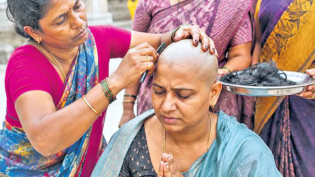 గుండు కొట్టించుకుంటే రూ.15,000!