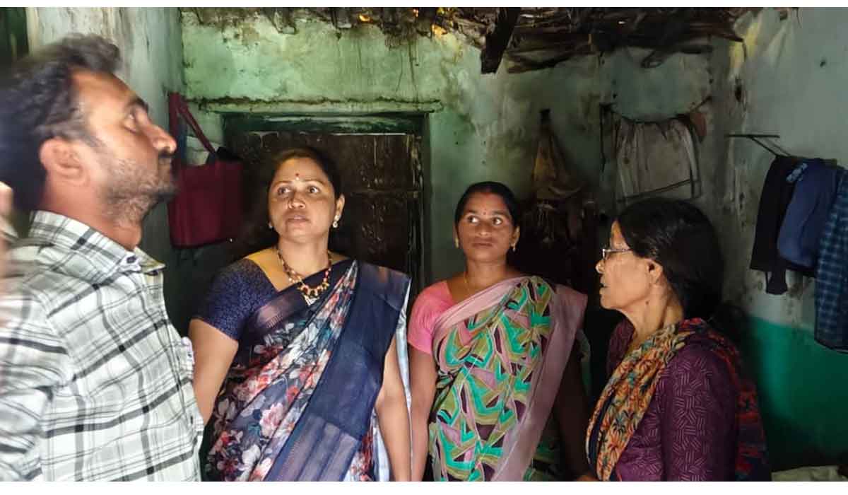 Dharmaram | వర్షం దాటికి చామనపల్లిలో కూలిన ఇండ్లు.. పరిశీలించిన ఎంపీడీవో