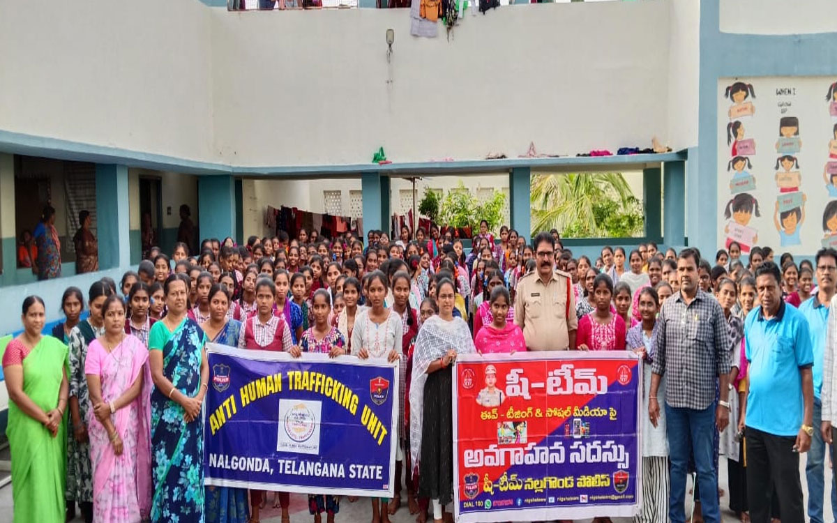 బాల్య వివాహాలు, మహిళల అక్రమ రవాణాపై విద్యార్థినులకు అవగాహన